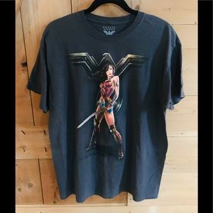 Wonder Woman// Vintage Style Graphic Tee